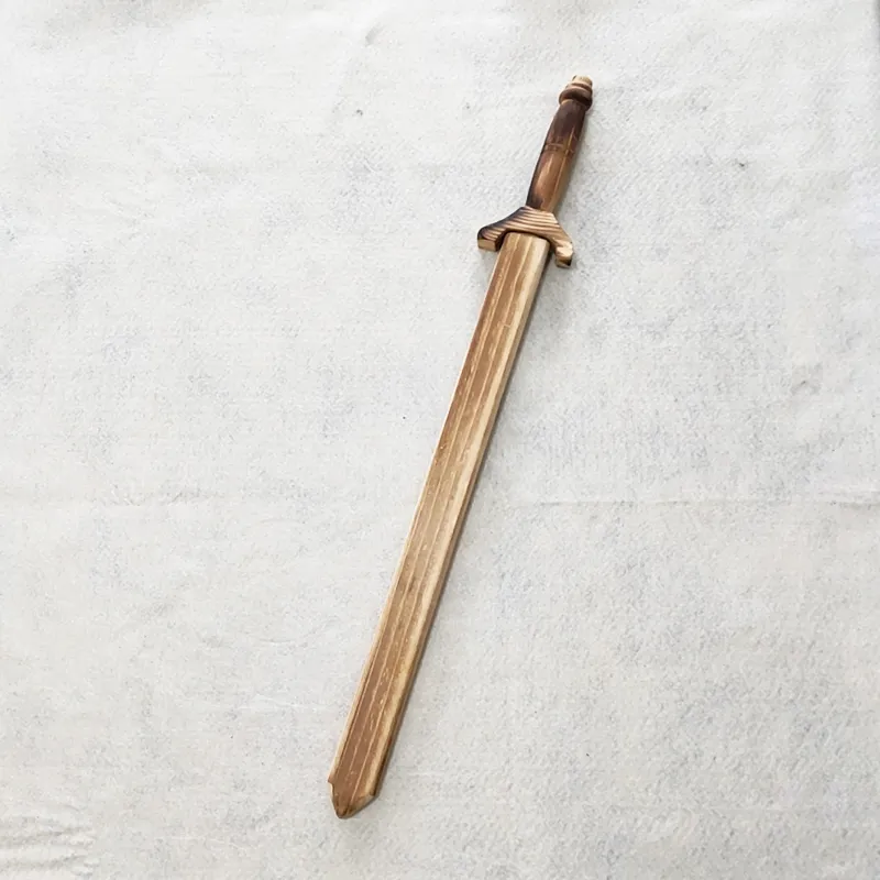 Craftsman′s Handmade Wooden Sword with Scabbard